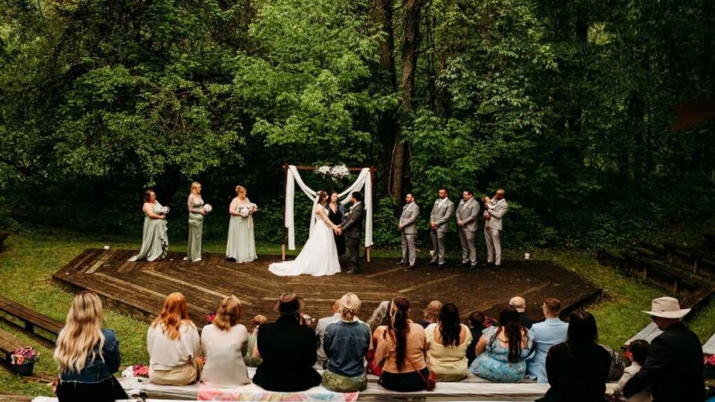 wedding at an outdoor amphitheater Photography: Daffodil Smiles