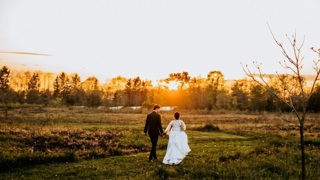 wedding couple in prairie